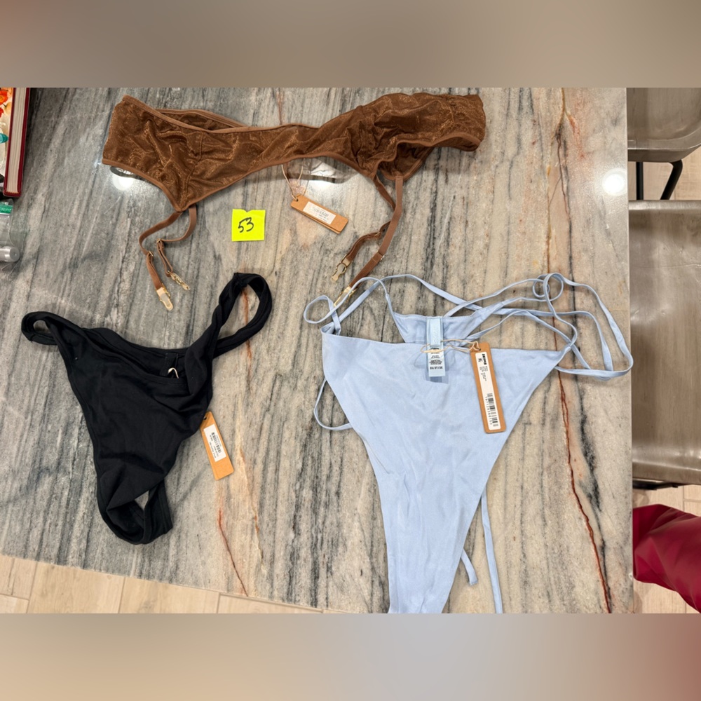 NWT SKIMS 3 piece 3X Panties Bundle. See photos for details. LOT 53